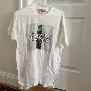 NWT Coca-Cola T-Shirt: Size M 🥤
